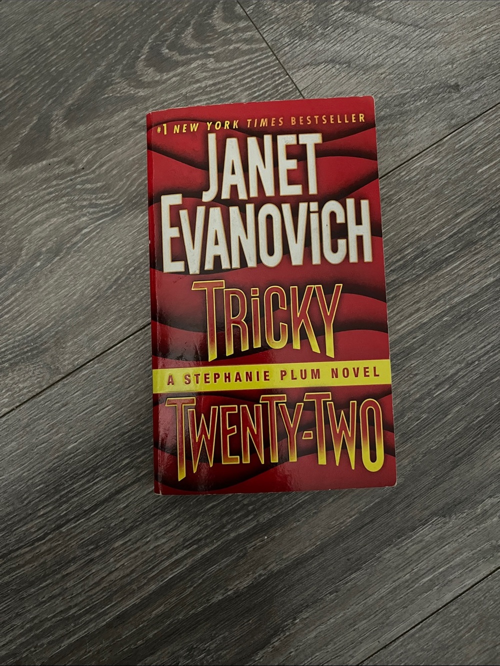 Janet Evanovich "Tricky Twenty-Two" Paperback Novel - Red Cover